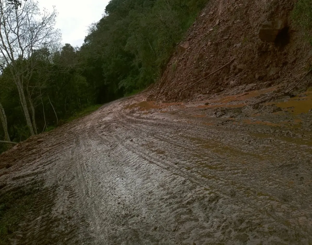 Prefeitura intensifica recuperação de vias danificadas pelas chuvas em Porto União 