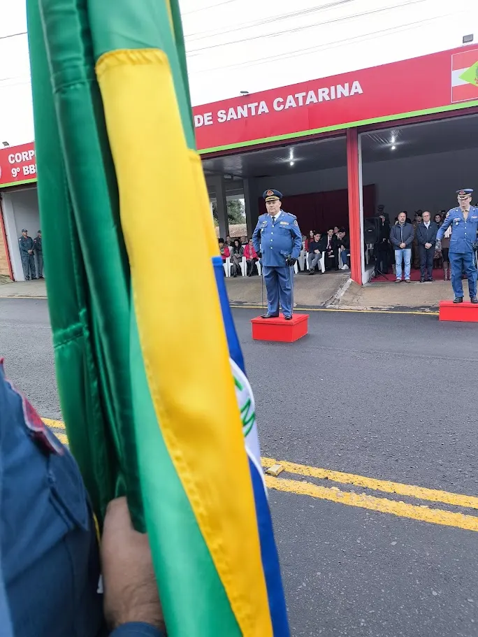 Corpo de Bombeiros de Porto União realiza troca de comando e homenageia trajetória de major Colla 