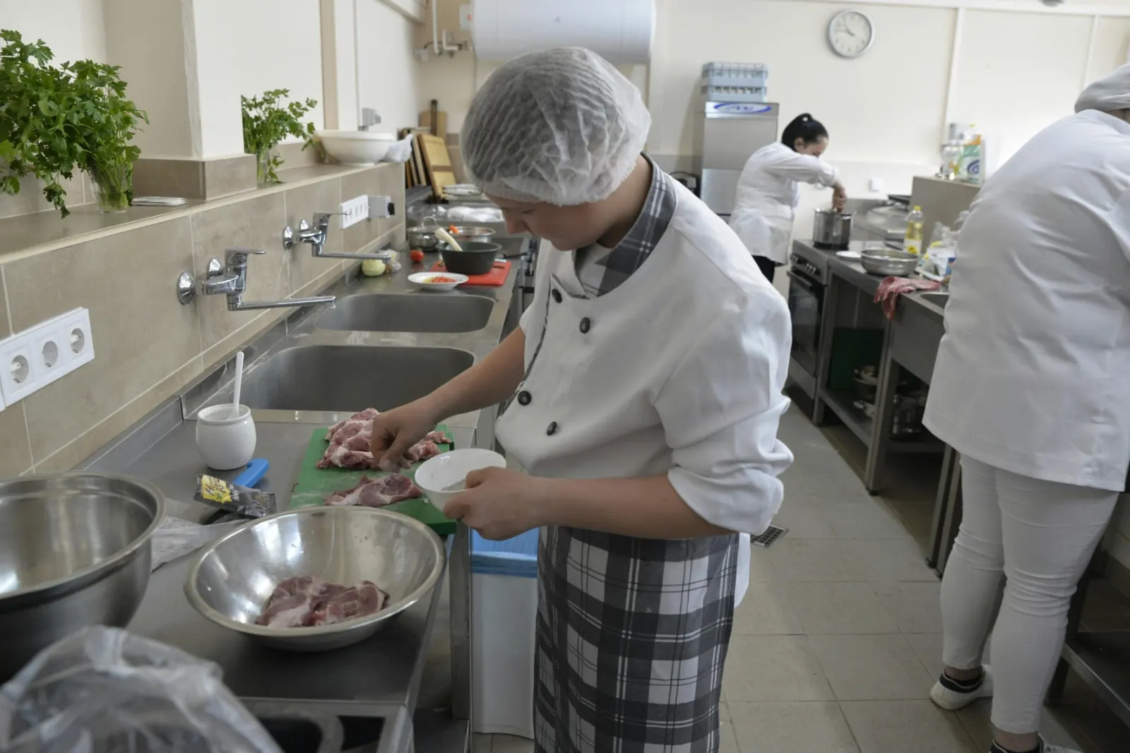 Curso gratuito de Auxiliar de Cozinha está com inscrições abertas em União da Vitória
