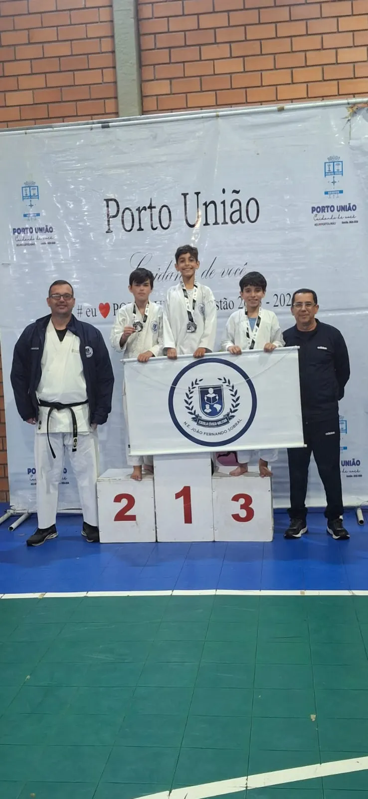 Escola Cívico-Militar João Fernando Sobral conquista 1º lugar geral em torneio de karatê 