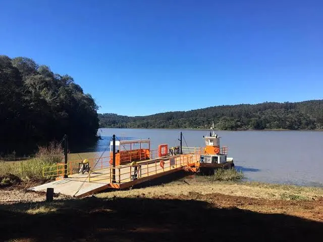 Balsa de Porto Vitória volta a operar em teste, mas com restrição de carga 