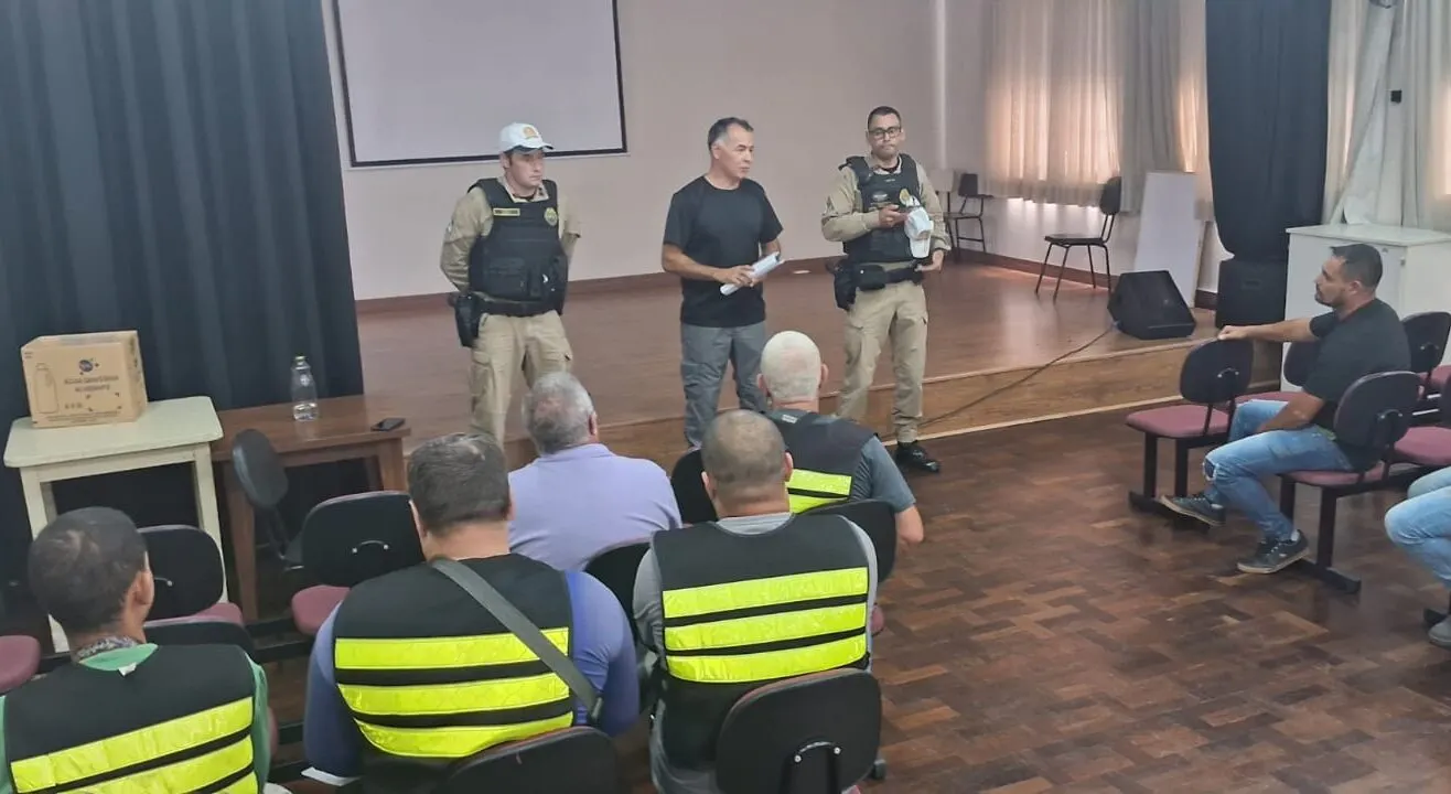 Reunião orienta motoboys sobre regras e prazos em União da Vitória