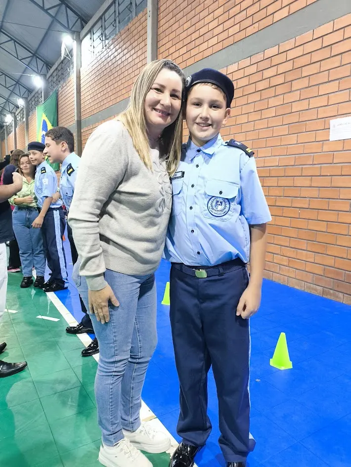 Entrega de boinas marca compromisso com civismo e disciplina de alunos da Escola Cívico-Militar João Fernando Sobral 