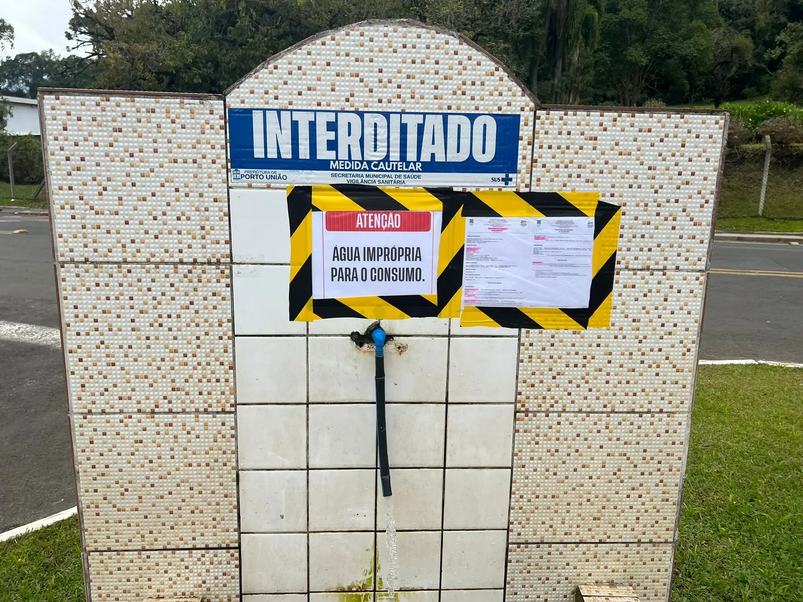 Prefeitura de Porto União interdita bicas após identificação de bactéria na água 