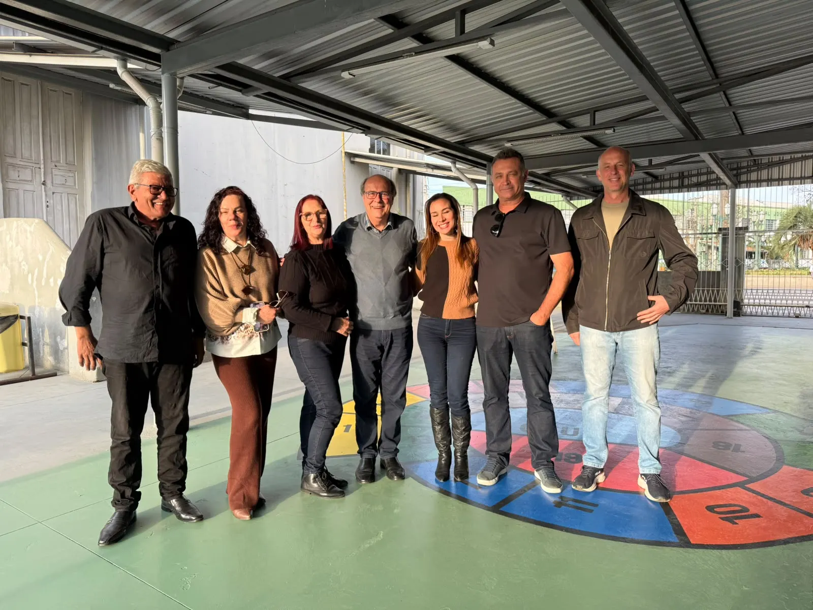 Pátio da Escola Professor Serapião ganha nova pintura e espaço para brincar 