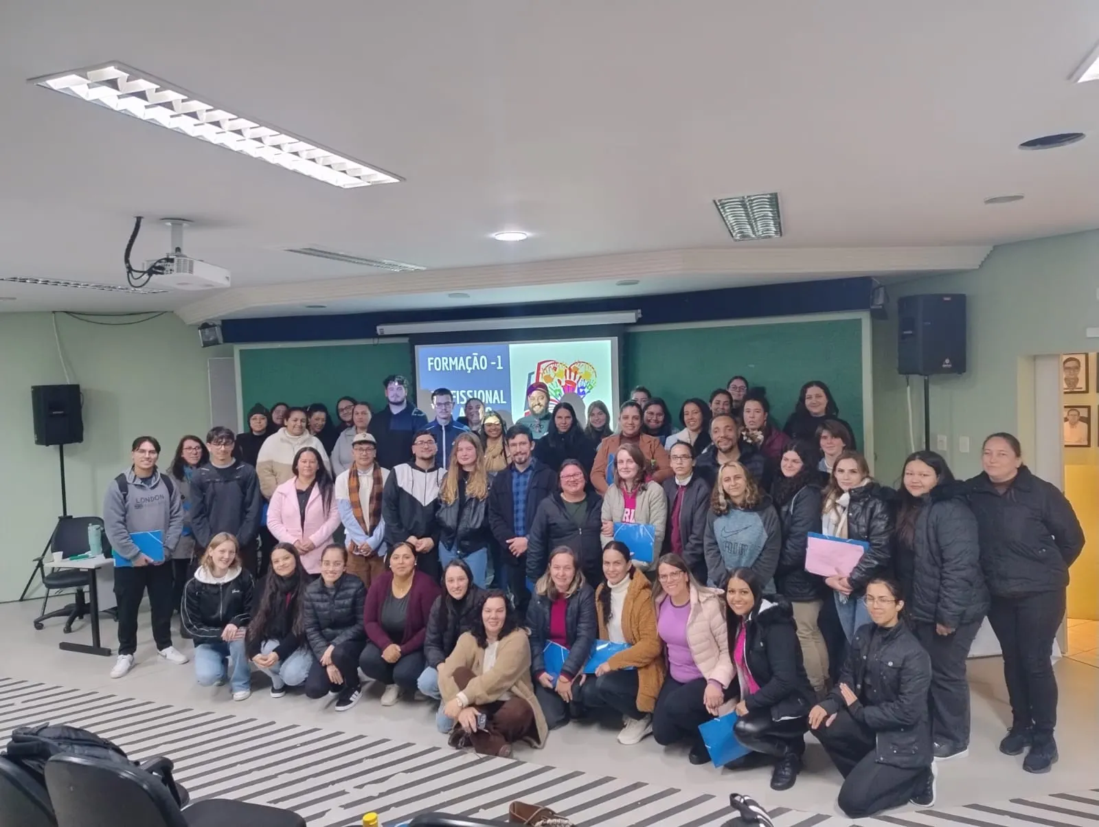 Secretaria de Educação realiza capacitação para profissionais de apoio escolar da rede municipal