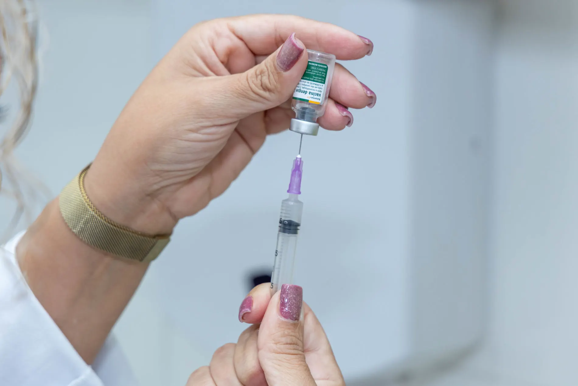 Ministério da Saúde suspende temporariamente vacina da dengue do Butantan para investigação de casos graves