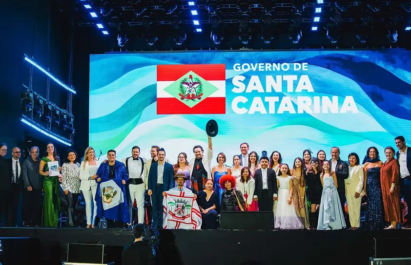Três cantoras de Porto União avançam no Santa Catarina Canta e seguem na disputa estadual 