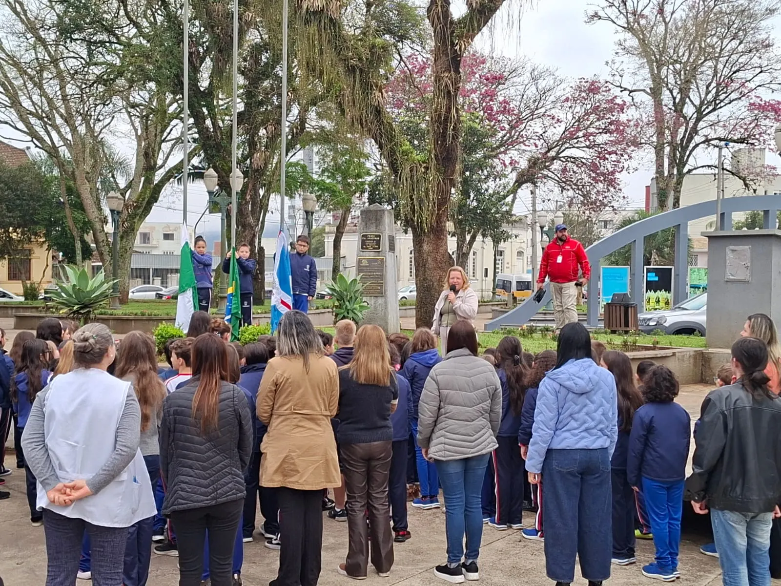 Semana da Pátria leva estudantes e comunidade à Praça Coronel Amazonas 