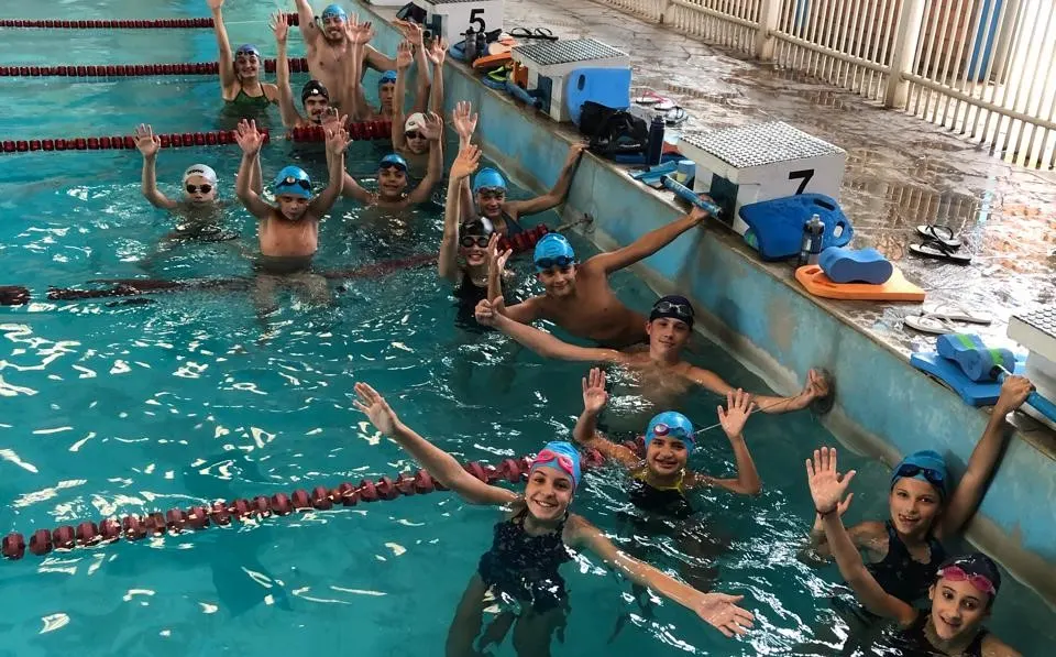 Clube Aliança/Apanca conquista 19 medalhas em meeting de natação 