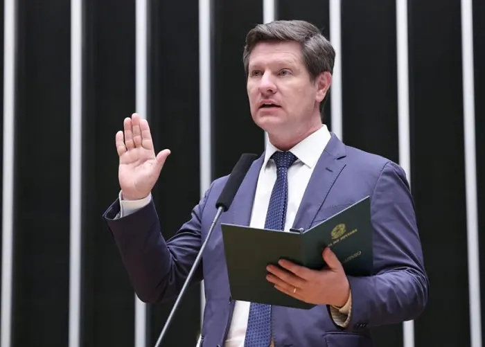 Santin Roveda toma posse como deputado federal e passa a representar o Paraná em Brasília