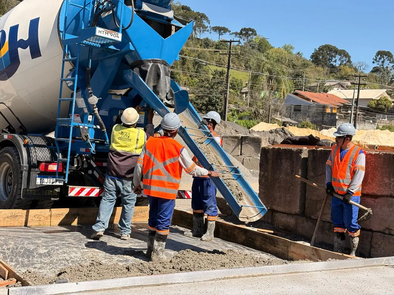Avenida Bento Munhoz realiza teste para novo pavimento em concreto