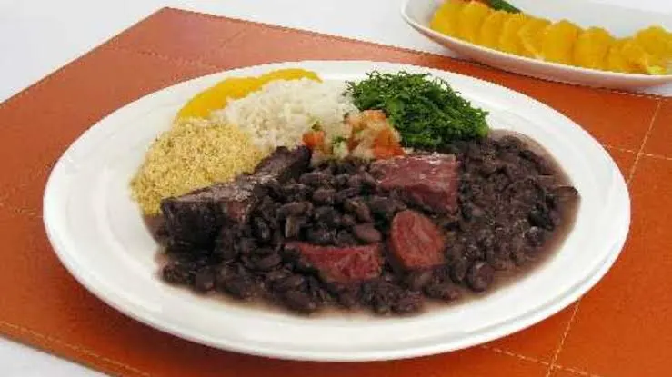 Matriz Nossa Senhora das Vitórias promove feijoada para arrecadar recursos para pintura da igreja 