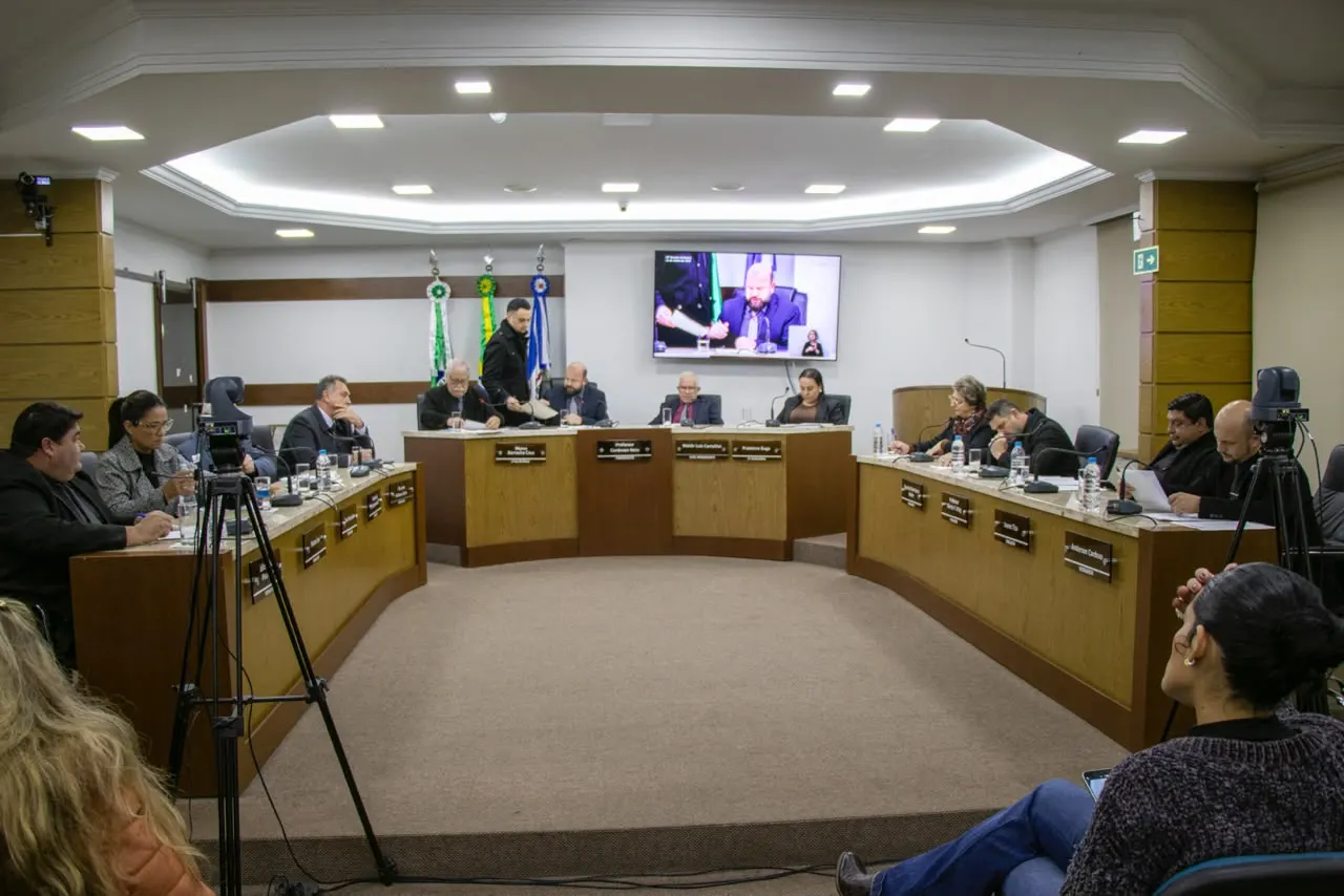 19ª Sessão Ordinária aprova quatro projetos e debate alterações no PL do Banco de Horas dos servidores