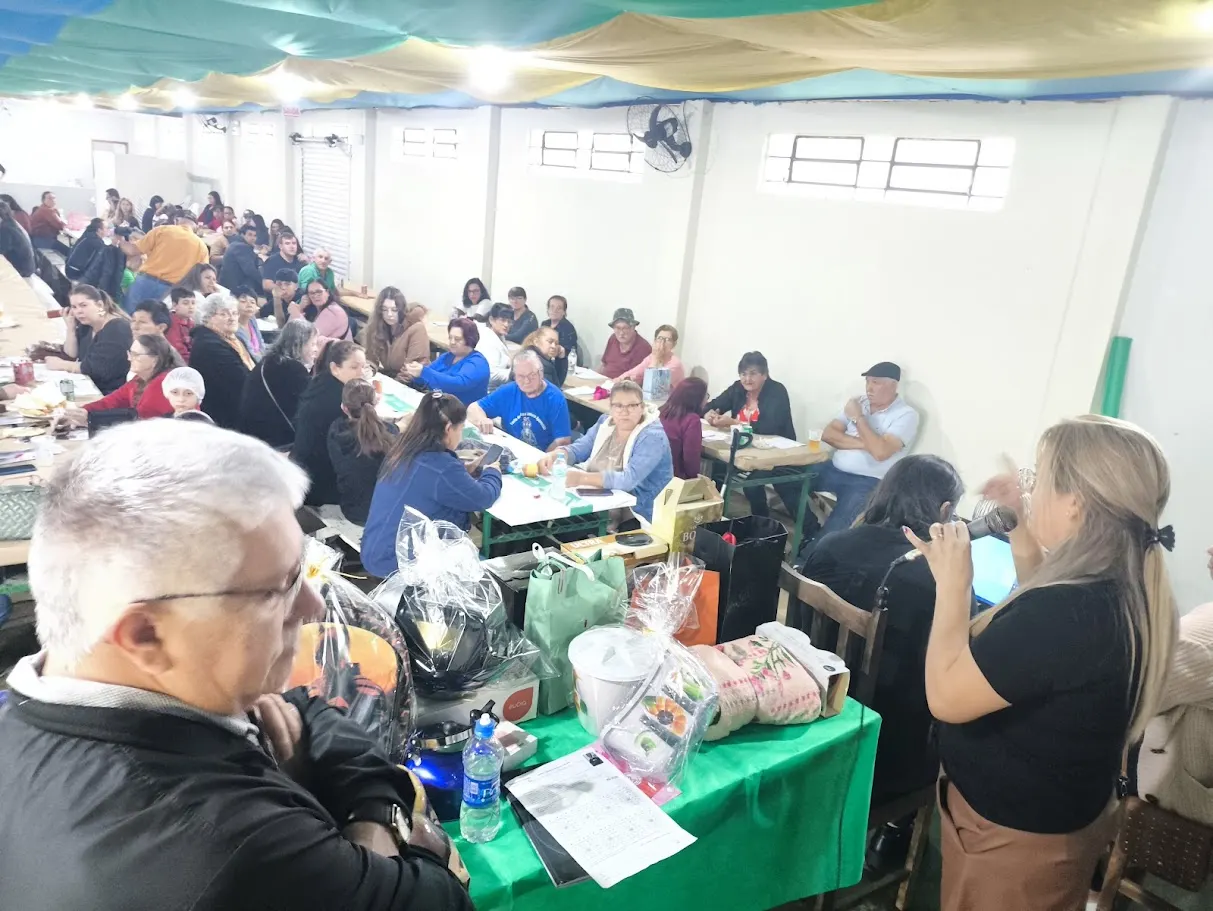 Bingo beneficente reúne cerca de 300 pessoas em apoio ao tratamento de Felipe Eduardo 
