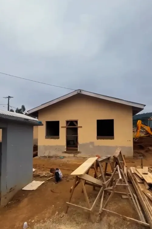 Casas entregues no Vila Verde geram debate na Câmara de Vereadores 